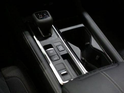 New 2025 Nissan Pathfinder SV image 13