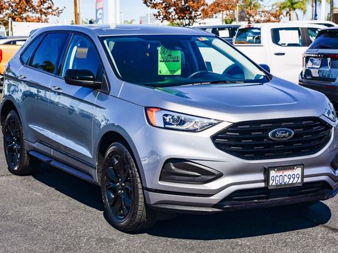 Used 2023 Ford Edge SE w/ Black Appearance Package image 3