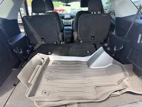 Used 2023 Ford Explorer XLT AWD/4WD image 5