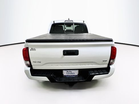 Used 2022 Toyota Tacoma SR AWD/4WD image 6