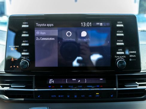 Used 2022 Toyota Sienna XLE AWD/4WD image 27