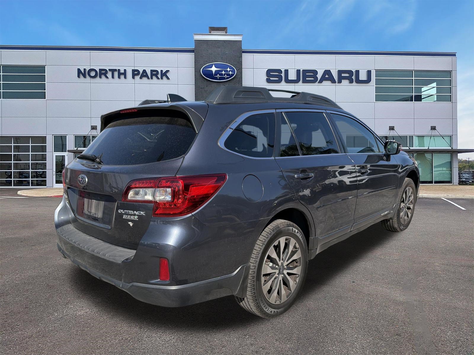 Used 2017 Subaru Outback 2.5i Limited w/ Popular Package #5 AWD/4WD image 3