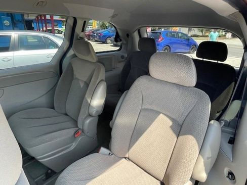 Used 2006 Dodge Caravan SXT w/ Popular Equipment Group I image 12