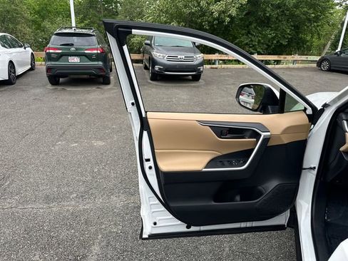 Used 2025 Toyota RAV4 LE AWD/4WD image 29