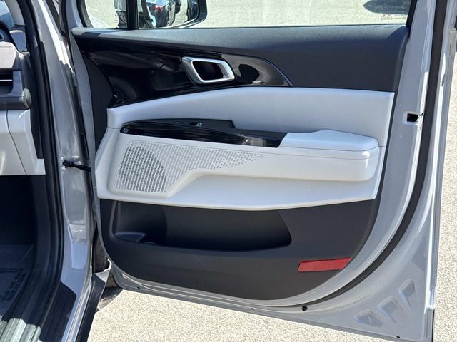 Used 2024 Kia Carnival EX FWD image 6