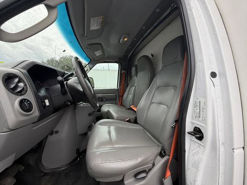 Used 2015 Ford E-350 and Econoline 350 Super Duty image 9