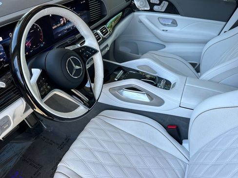 Certified 2025 Mercedes-Benz Maybach GLS 600 4MATIC image 4