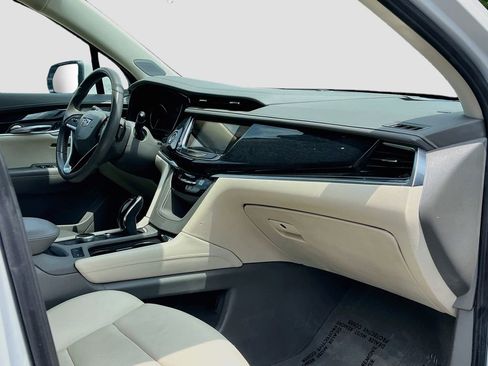 Used 2024 Cadillac XT6 Premium Luxury AWD/4WD image 32