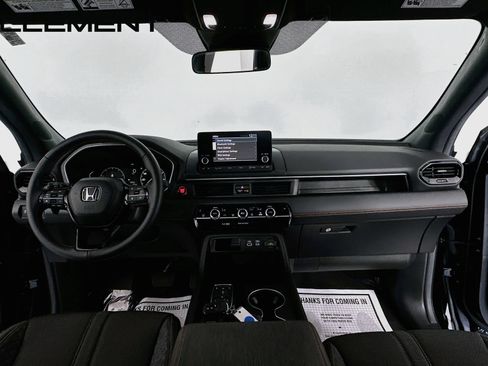 Used 2025 Honda Pilot Sport image 12