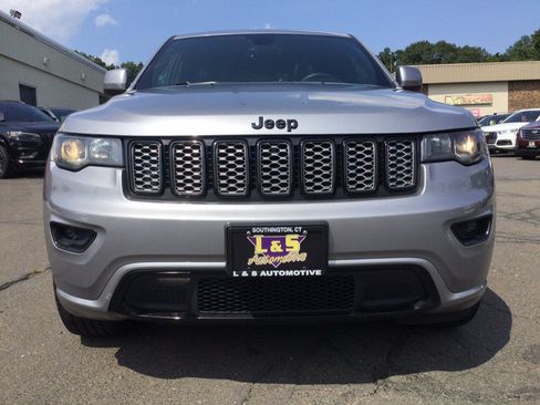Used 2018 Jeep Grand Cherokee Altitude AWD/4WD image 4