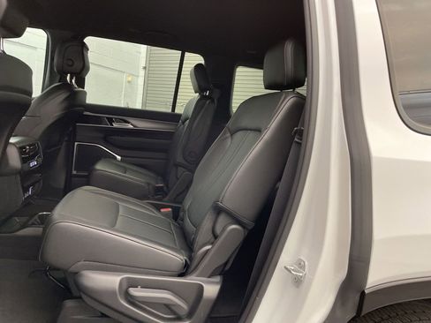 New 2026 Jeep Grand Wagoneer 2WD image 17