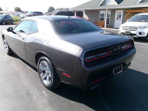 Used 2015 Dodge Challenger SXT image 5
