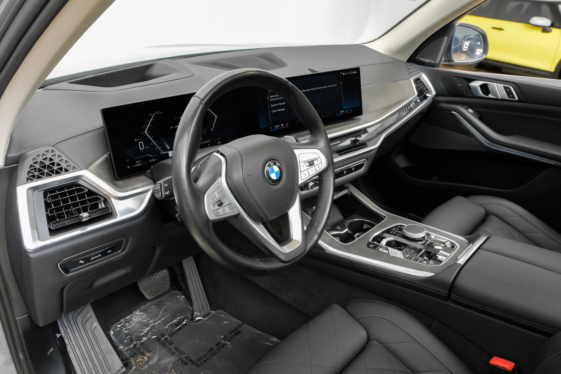 Used 2025 BMW X7 xDrive40i AWD/4WD image 3