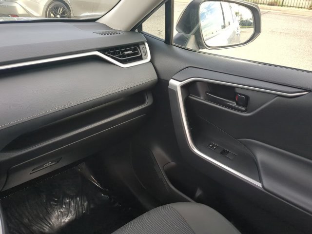 Certified 2024 Toyota RAV4 LE AWD/4WD image 18