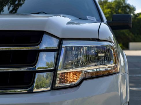 Used 2016 Ford Expedition EL XLT w/ Equipment Group 202A RWD image 11