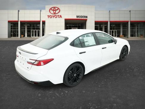 New 2026 Toyota Camry Hybrid FWD image 9