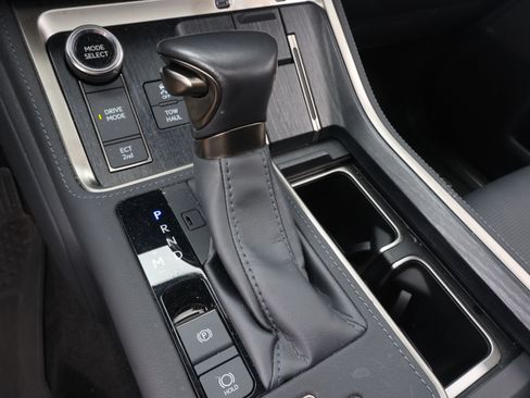 Used 2024 Lexus GX 550 w/ Accessory Package (2T) AWD/4WD image 9