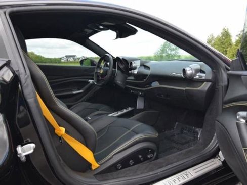 Used 2022 Ferrari F8 Tributo image 21