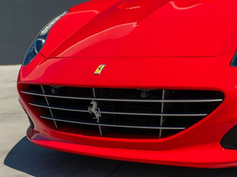 Used 2017 Ferrari California T image 25