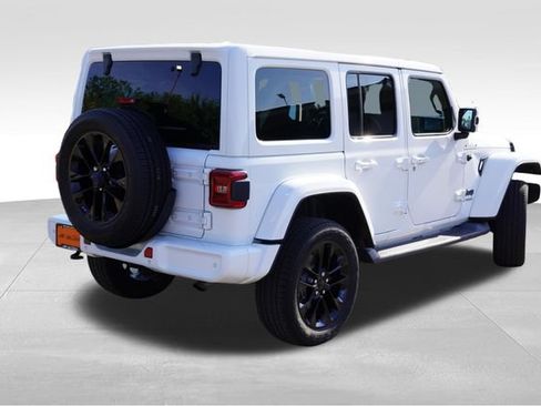 Used 2020 Jeep Wrangler Unlimited Sahara AWD/4WD image 5