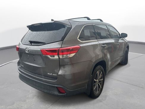 Used 2017 Toyota Highlander XLE AWD/4WD image 6