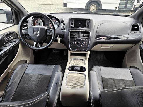 Used 2019 Dodge Grand Caravan SXT image 38