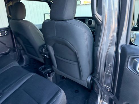 Used 2021 Jeep Gladiator Sport image 28