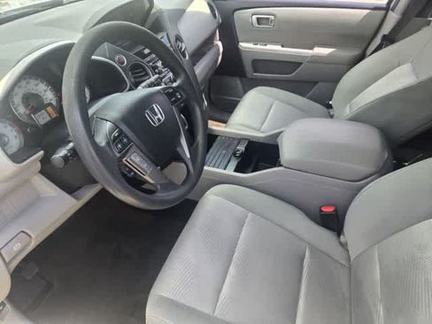 Used 2015 Honda Pilot LX image 2