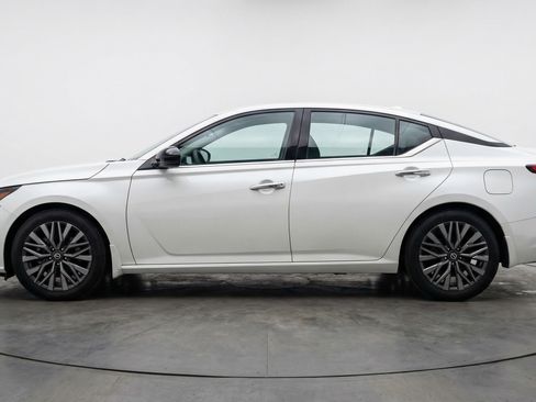Used 2025 Nissan Altima 2.5 SV FWD image 5