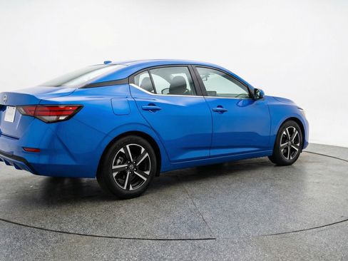 Used 2025 Nissan Sentra SV FWD image 9