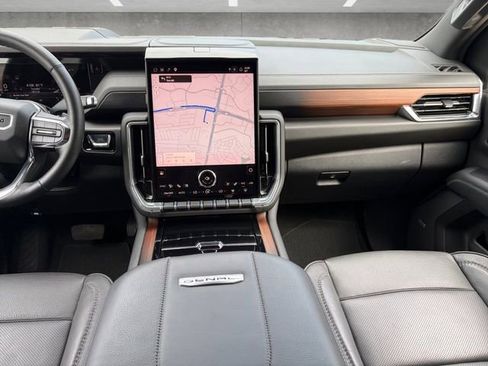 Used 2025 GMC Yukon XL Denali AWD/4WD image 3