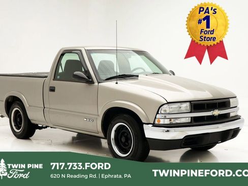 Used 2002 Chevrolet S10 Pickup 2WD Regular Cab w/ Preferred Equipment Group image 1