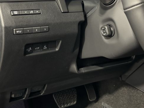 Used 2026 Lexus GX 550 w/ Accessory Package (2T) AWD/4WD image 11