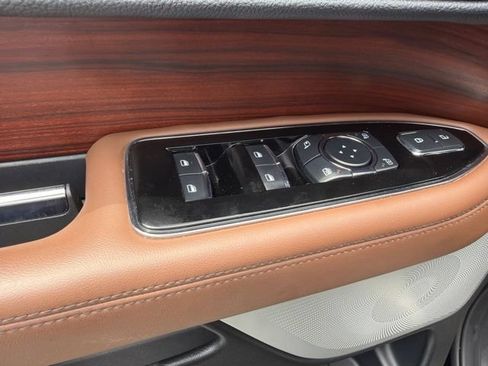 Certified 2023 Lincoln Navigator Reserve AWD/4WD image 12