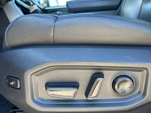 Used 2024 Toyota Tundra Platinum AWD/4WD image 28
