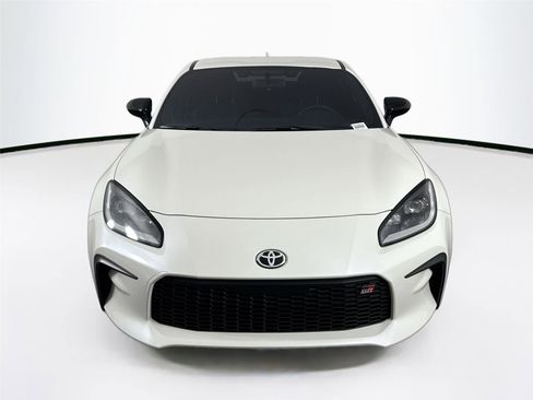 Certified 2025 Toyota GR86 image 3