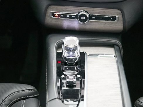 Certified 2024 Volvo XC90 T8 Ultimate w/ Lounge Package AWD/4WD image 33