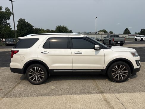 Used 2016 Ford Explorer Limited w/ Equipment Group 303A AWD/4WD image 3