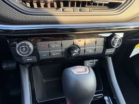 New 2026 Jeep Compass Latitude image 20