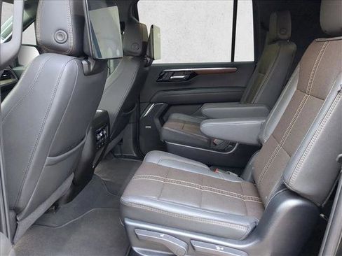 Used 2025 Chevrolet Suburban High Country AWD/4WD image 21