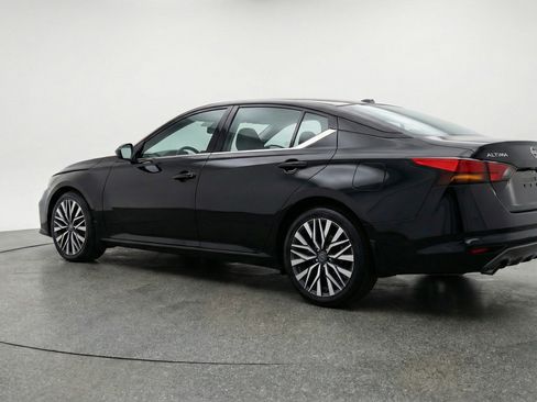 Used 2025 Nissan Altima 2.5 SV FWD image 6