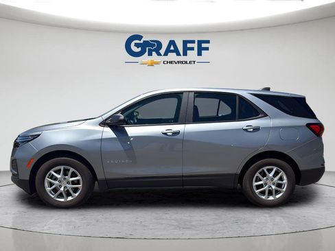 Used 2024 Chevrolet Equinox LS FWD image 3