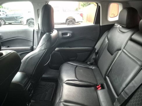 Used 2018 Jeep Compass Latitude FWD image 19