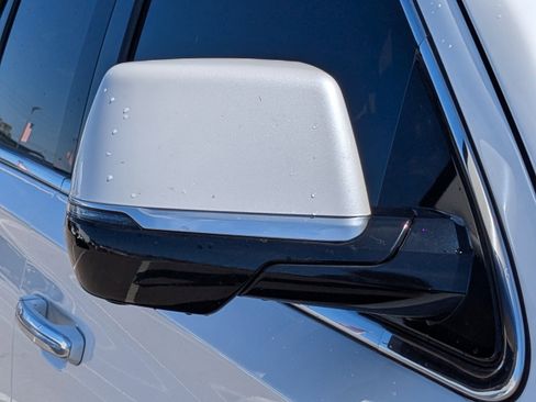 Used 2017 Cadillac Escalade Platinum image 11