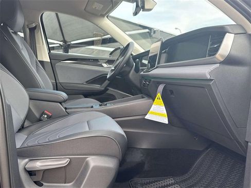 New 2026 Volkswagen Tiguan SE image 14