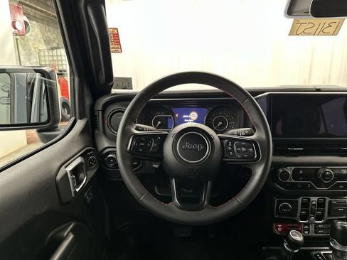 Used 2024 Jeep Wrangler Unlimited Rubicon AWD/4WD image 14
