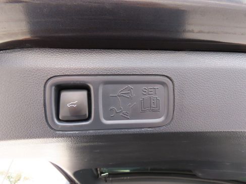 Used 2023 Ford Expedition Limited image 15