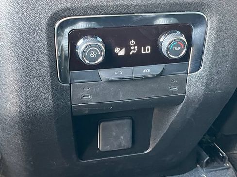 Used 2025 Chevrolet Suburban Z71 AWD/4WD image 26