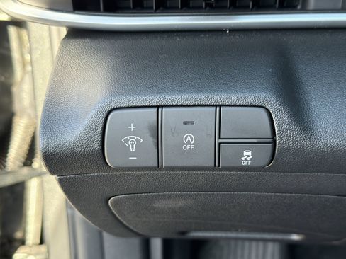 Used 2025 Hyundai Elantra SE image 21