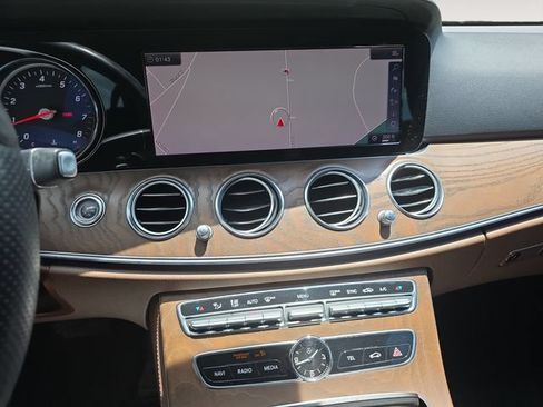 Used 2018 Mercedes-Benz E 300 image 10